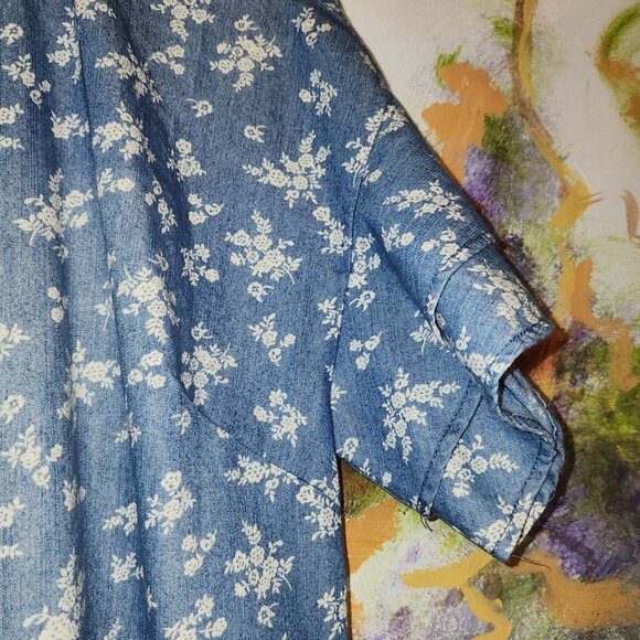 EUC Chambray and white floral flutter sleeve buttoned shirt dress - Picture 5 of 7